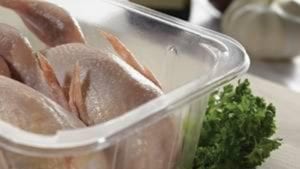 Pollo quedaría sin plástico de un solo uso en Colombia