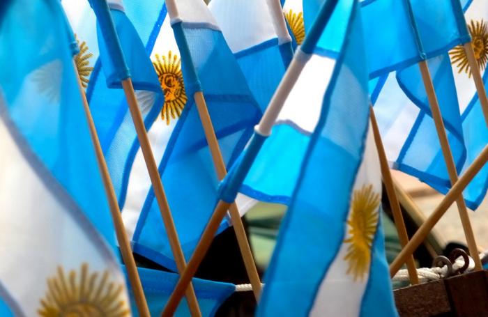 Dos pesos pesados pujarán por la argentina Cresta Roja