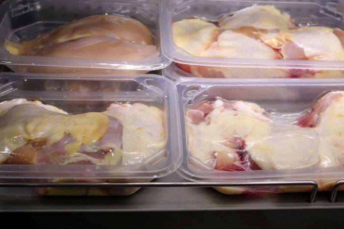 Bolivia denuncia más contrabando de pollo argentino