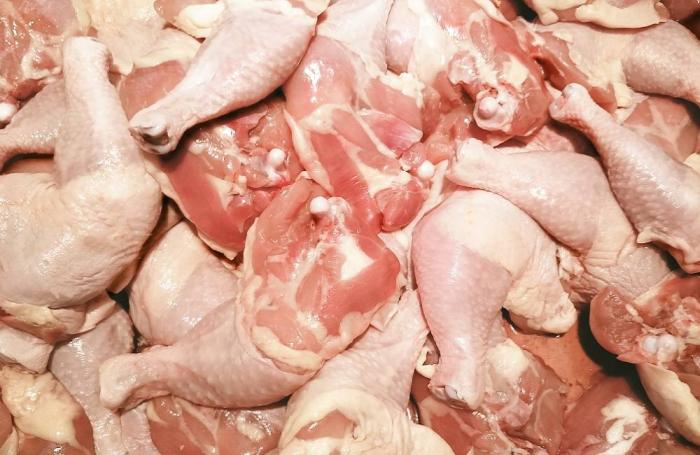 Vender pollo trozado subiría su consumo en Uruguay
