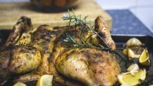 Argentinos, bien nutridos por pollo en consumo cárnico