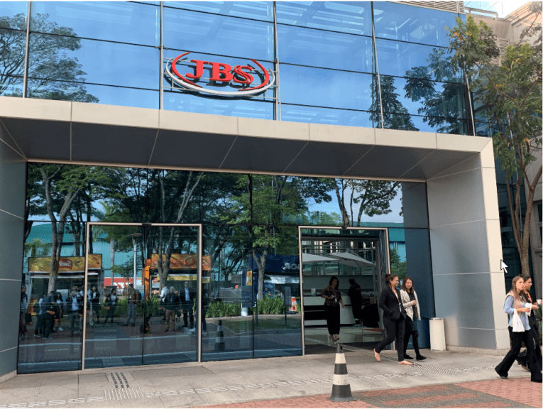 JBS notifica aumento del 33% en ingresos en último trimestre