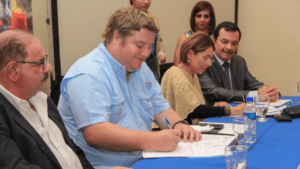 Gobierno salvadoreño promueve exportaciones avícolas