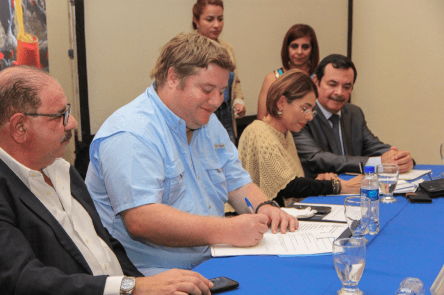 Gobierno salvadoreño promueve exportaciones avícolas