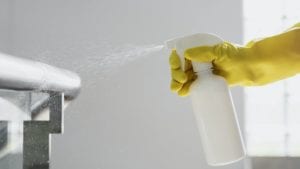 Aplicación de limpiadores y desinfectantes de Dilution Solutions